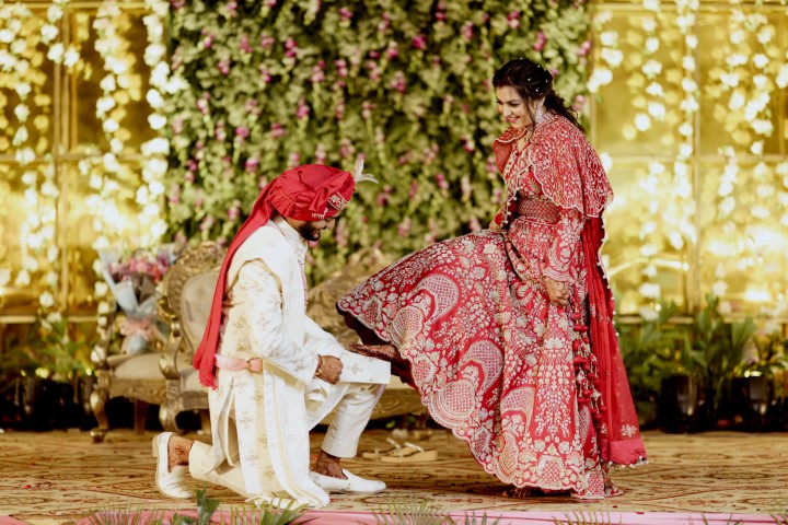 Indian Bride Groom Posing Photo Shoot Stock Photo 1483943954 | Shutterstock